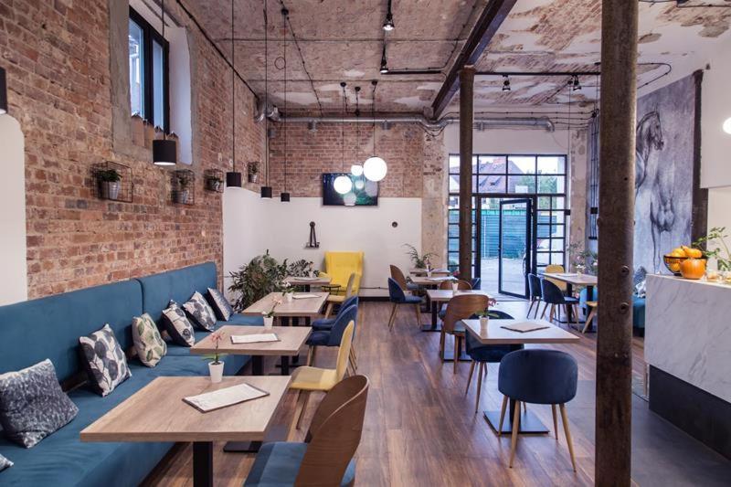 Hostel "Night O'Clock" - Restauracja, Parking I Darmowa Silownia Вроцлав Екстер'єр фото